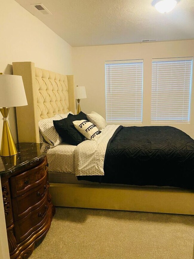 Foto del edificio - Half Off First Months Rent!- Unfurnished H...