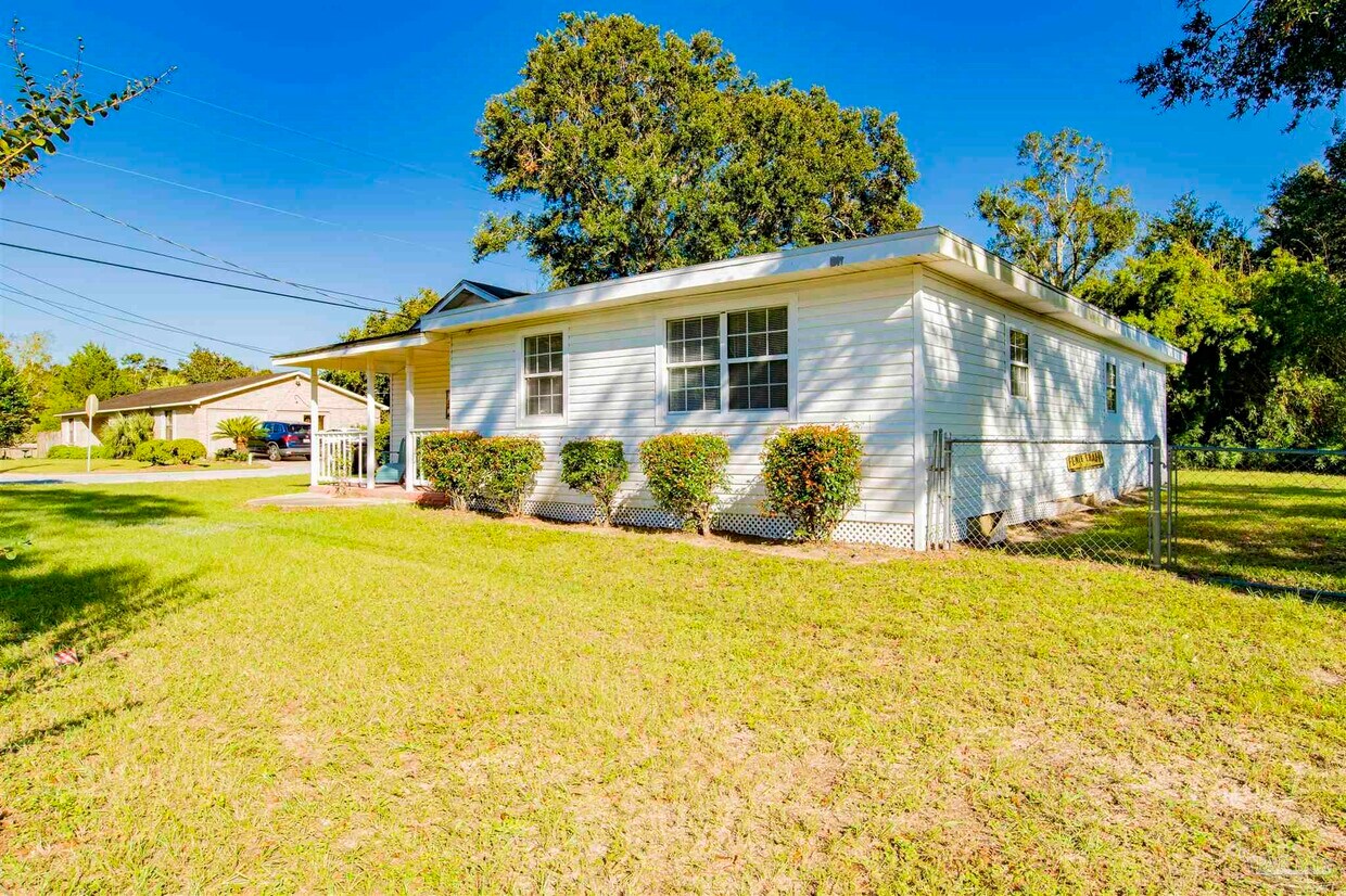 Foto principal - 1252 E Burgess Rd