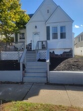 Building Photo - 520 E Hudson St