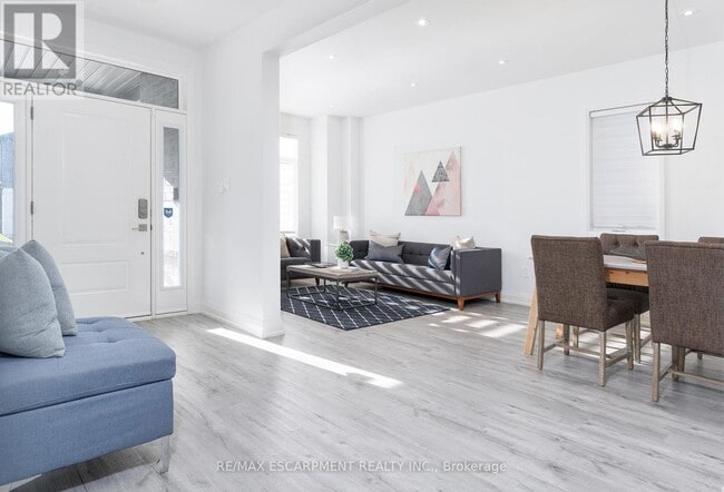 Building Photo - 388 Klein Cir