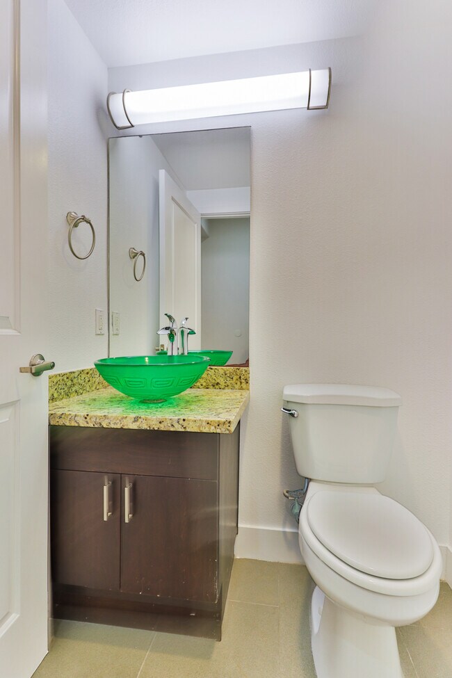 Foto del edificio - 5232 Satsuma Ave