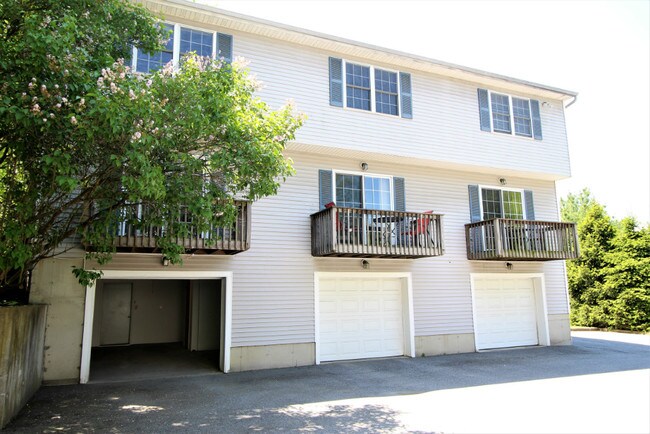 Building Photo - 33 N Moger Ave