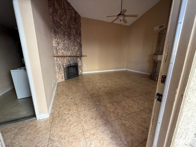 Building Photo - Wonderful 3 Bedroom, 2 Story Home near Summerlin!