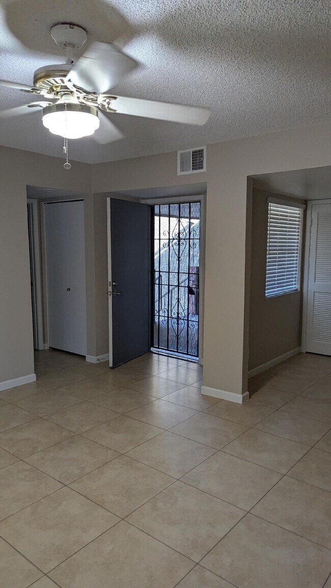 Foto del edificio - 1730 W Emelita Ave