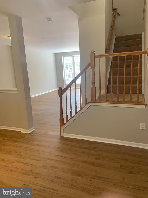 Building Photo - 1528 Long Dr Ct