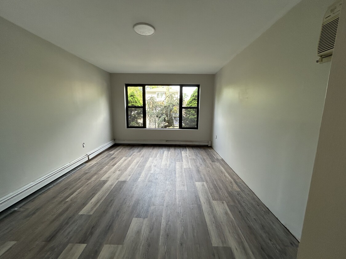 Foto principal - 170 Detroit Ave
