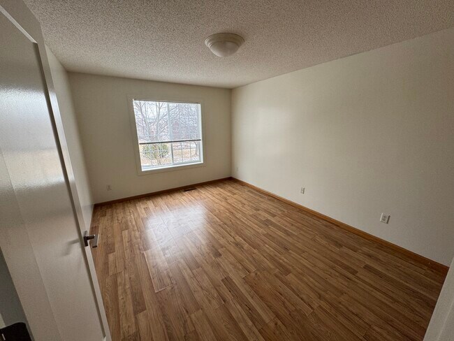 segundo dormitorio - 813 Alysheba Rd