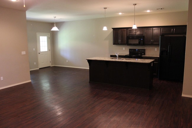 Building Photo - 5001 Raintree Cir