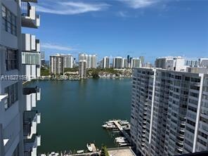 Foto del edificio - 2750 NE 183rd St