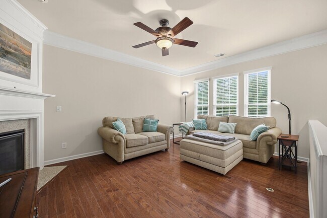 Foto del edificio - Extremely well-maintained 3-bedroom, 3.5 bath townhome in Baxter Village!