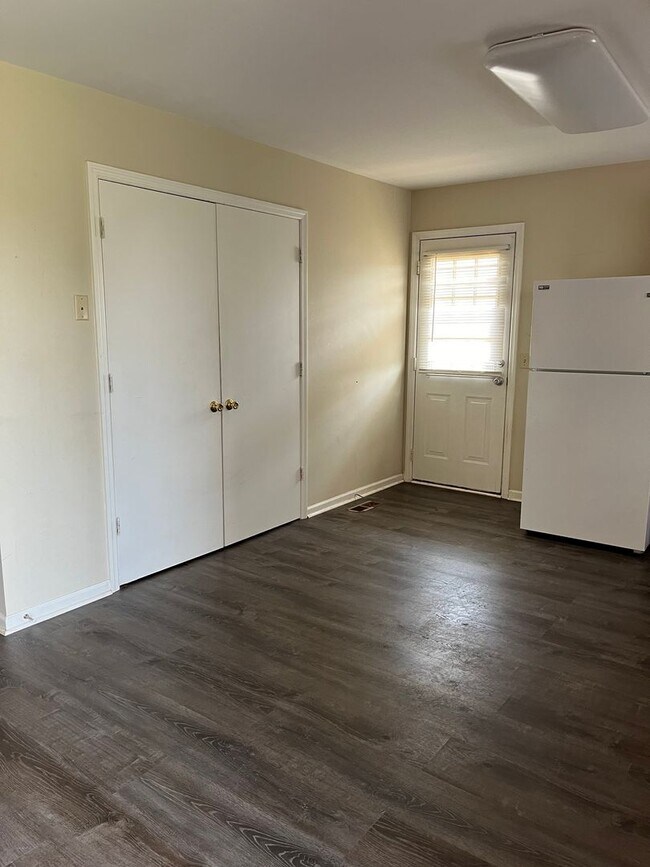 Foto del edificio - 2 bedroom 1 bath duplex