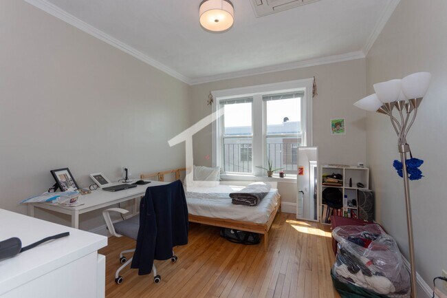 Foto del edificio - No Brokers Fee, No Security Deposit, Central Heat/AC, Stainless Steel Kitchen Appliancess