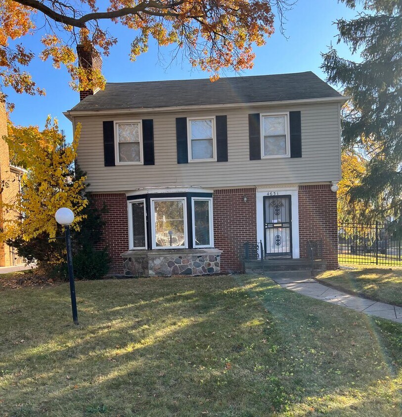 Primary Photo - 4631 W Outer Dr