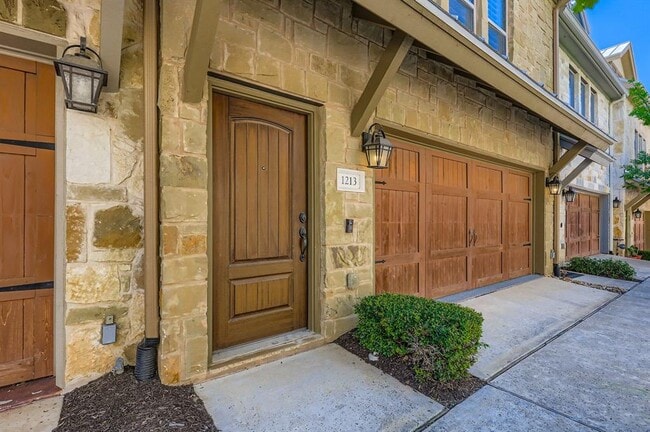 Foto del edificio - 1213 Highknoll Ln