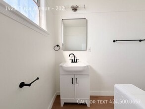 Building Photo - 1423 Clela Ave