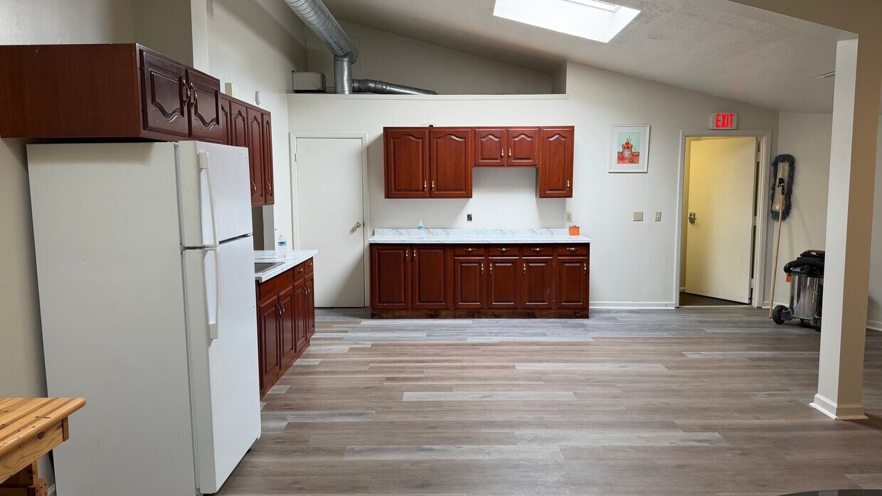 Foto del edificio - 465 Blossom Rd