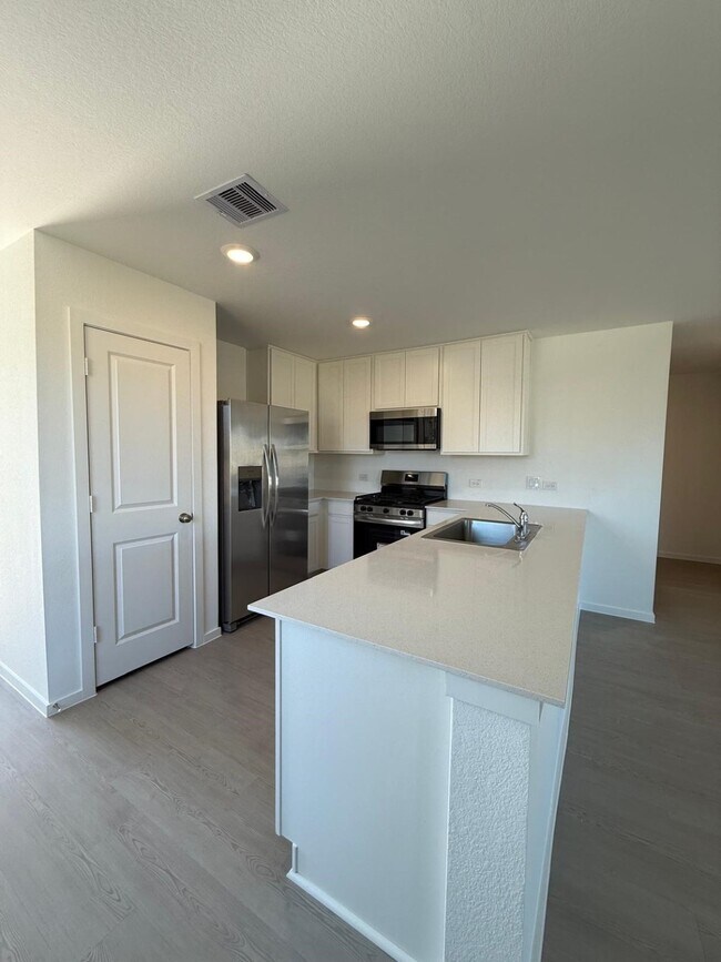 Foto del edificio - 3093 Fantasy Ter Dr