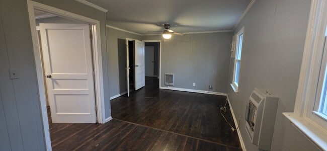 Building Photo - 810 E Vine St