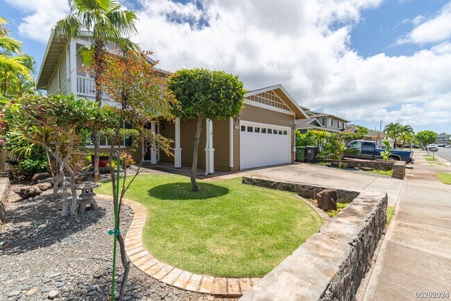 Building Photo - Highly Desirable 4BR/2.5BA/2 car garage/ 2...