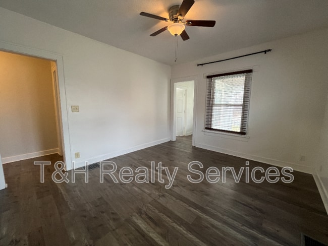 Building Photo - 5956 E Beechwood Ave