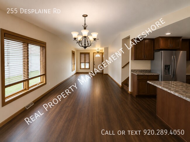 Foto del edificio - 255 Desplaine Rd