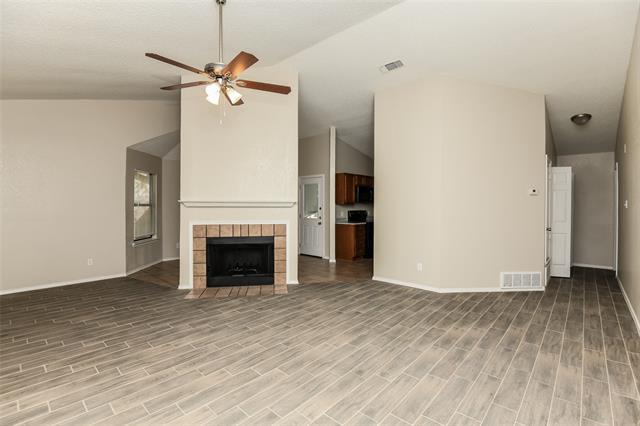 Building Photo - 404 Misty Oaks St