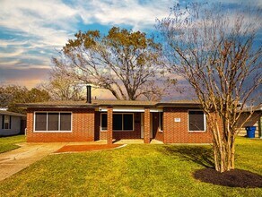 Building Photo - 1526 15th Ave N