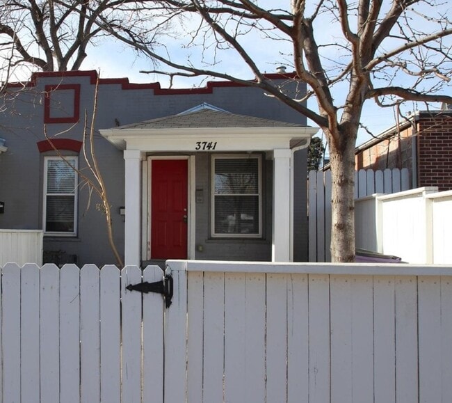 Photo - Cozy, charming 2 bedroom in Denver - Available June 1, 2026! House