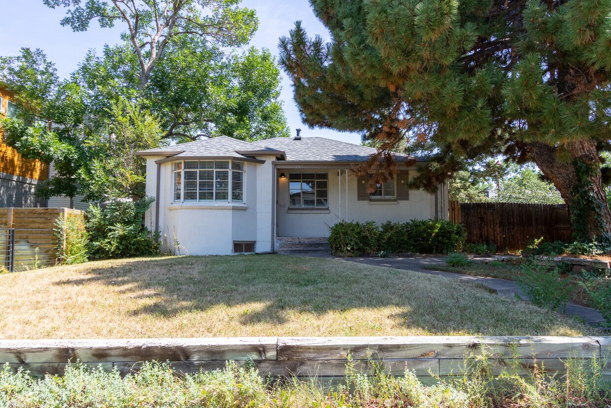 Foto principal - 2060 S Williams St