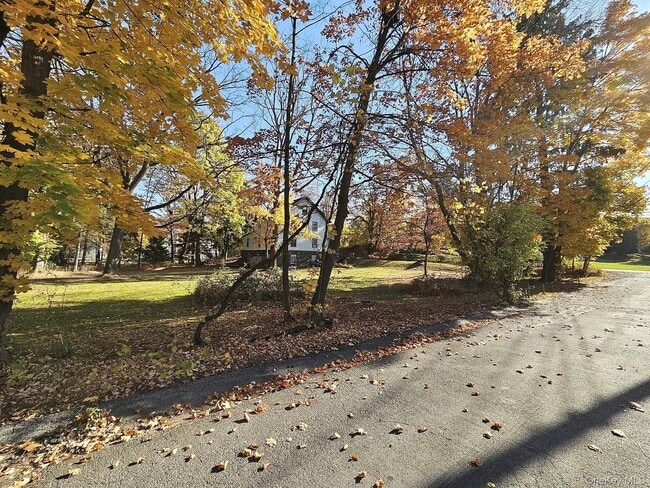 Foto del edificio - 51 Estrada Rd