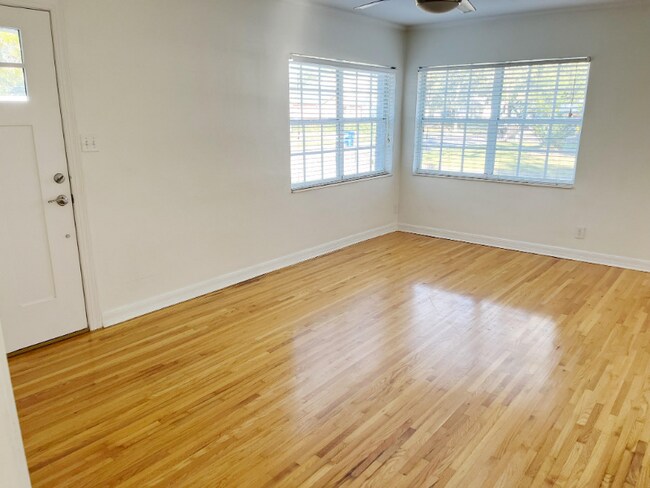 Foto del edificio - 4302 W Santiago St