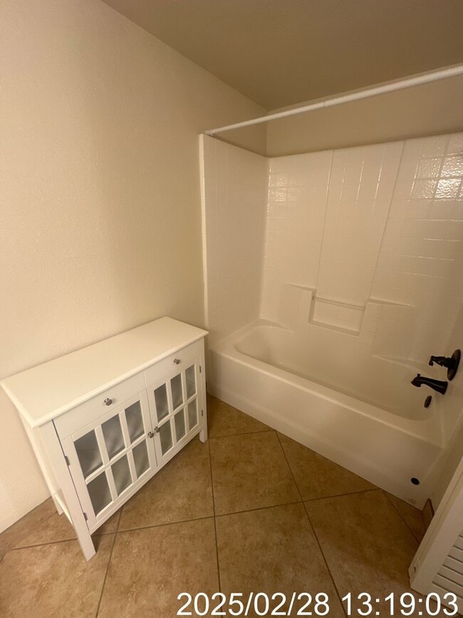 Building Photo - 4701 Beechwood St