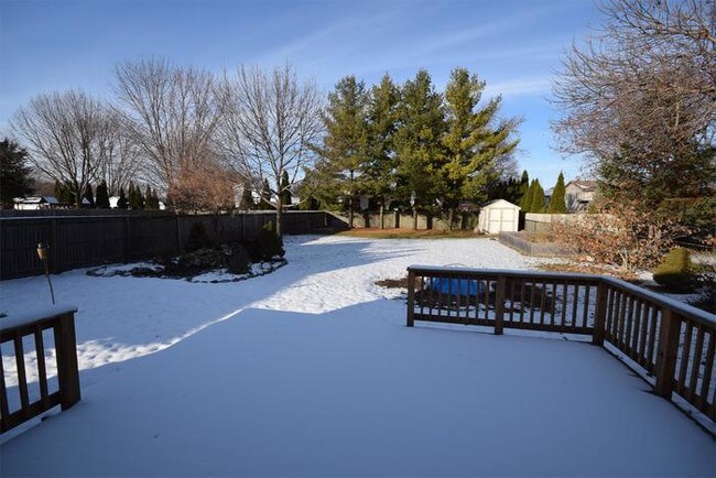 Building Photo - 3 Bed/2 Bath