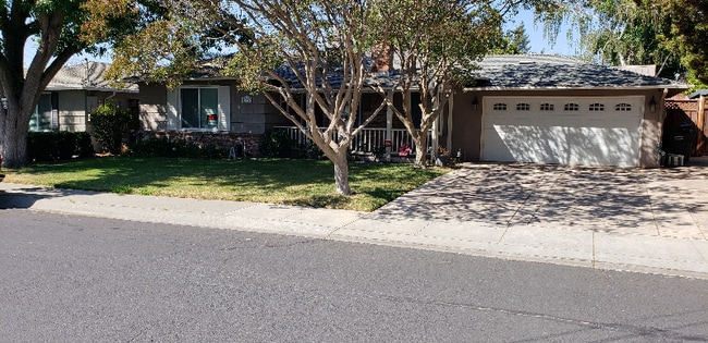 Photo - 2136 Dena Dr House