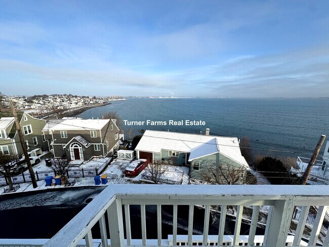 Foto del edificio - 62 Upland Rd