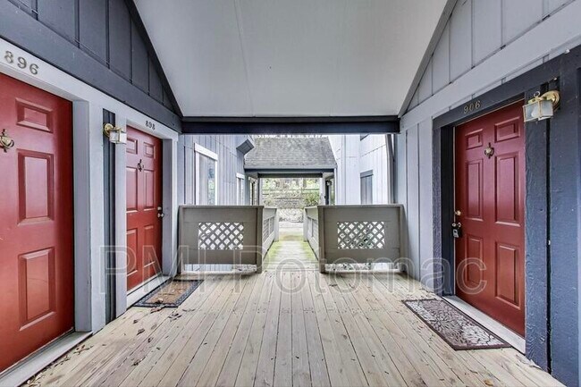 Foto del edificio - 896 Windbrooke Dr