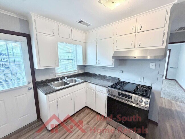 Building Photo - 1596 Pennsylvania St