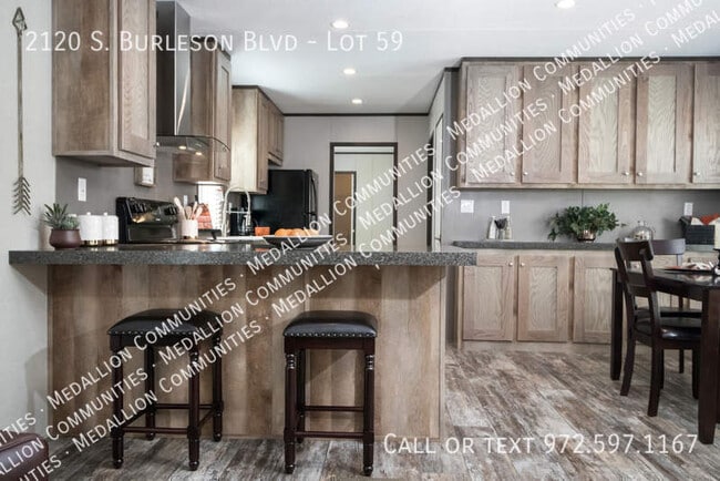 Foto del edificio - 2120 S Burleson Blvd