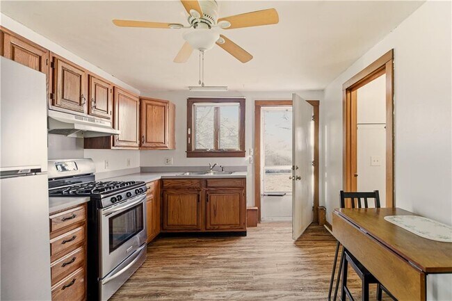 Foto del edificio - 46 Simmons Rd