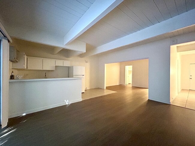 Building Photo - AVAILABLE NOW! 1 Bedroom 1 Bathroom Apartment in Palm Springs!!