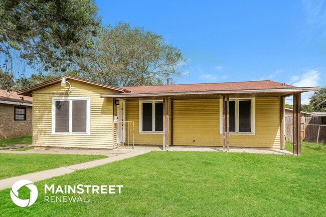 Building Photo - 351 E Amber St