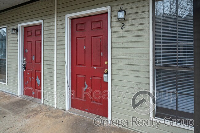 Building Photo - 1811 Carson Rd