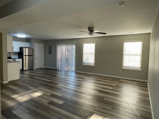 Building Photo - Cross Creek Villas