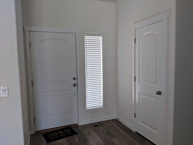 Foto del edificio - Immaculate 4 Bed 4 Bath Home in School District 20!!!