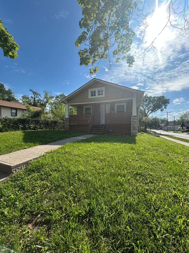 Building Photo - Coming Soon!! 2 Bed 1 Bath House!! $1063.00