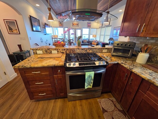 Foto del edificio - 1367 Kakae Pl