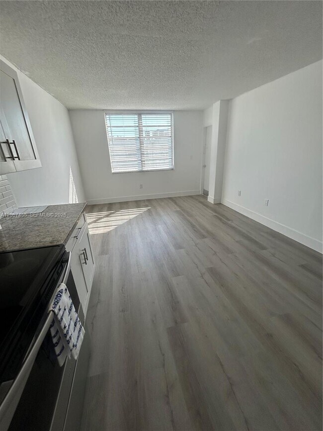 Foto del edificio - 1250 NE 125th St