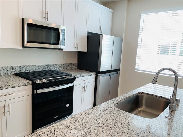 Building Photo - 40472 Melrose Dr