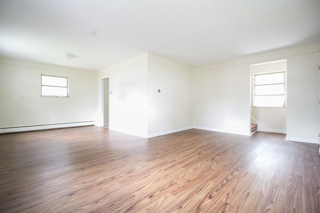 Building Photo - 3350 Beaumont Dr