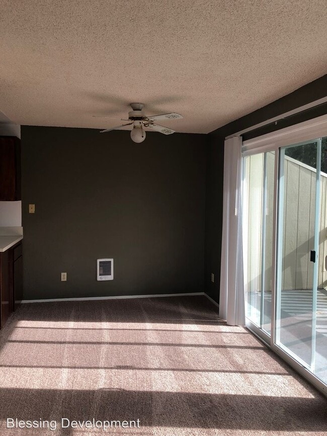 Building Photo - 2 br, 1 bath Apartment - 404 27th St SE